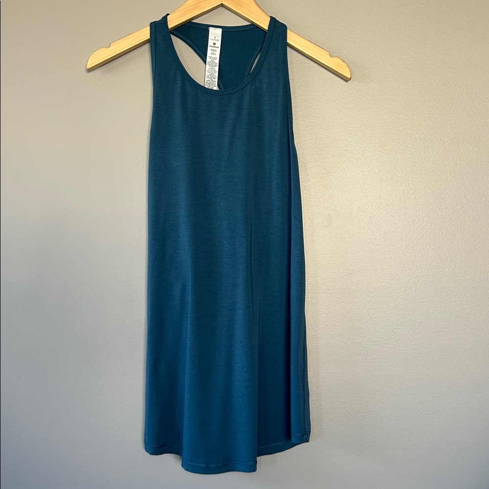 Lululemon High Neck Asymmetrical Back‎ Racerback Tank Size 8 Teal Night Diver?